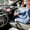 Kaj se dogaja? Rdeča luč za Teslin sistem avtonomne vožnje FSD