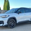 Toyota corolla cross: hibrid, ki spominja na dizla poslovni