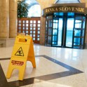 Banka Slovenije poslabšala napoved: rast bo letos manjša, inflacija pa bistveno višja poslovni