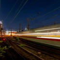 NEVARNA VOŽNJA NA STREHI VLAKA SE JE KONČALA Z GROZO: 14-letnik se po električnem udaru bori za življenje
