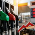 GORIVA V EU OBČUTNO DRAŽJA KOT PRED LETOM: V Sloveniji medletna rast skoraj 11-odstotna