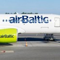 Reševanje prezadolženega AirBaltica: kaj se bo spremenilo za potnike na Brniku? poslovni