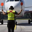 Letalske družbe po nakupu vozovnice ne smejo zaračunati dodatkov za gorivo