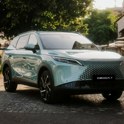 OMODA 7: hibridni SUV z bogato opremo in osemletno garancijo