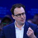 Prvi mož Anthropica opozarja na prehiter razvoj umetne inteligence – podpirata ga Musk in Altman poslovni
