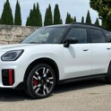 Mini countryman: kot da se vozi po tračnicah poslovni
