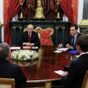 DRAMATIČNI POGOVORI V MOSKVI: Putin za mizo s Trumpovima odposlancema (FOTO, VIDEO)