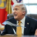 Nafta vztraja pri 100 dolarjih za sod; Trump konec vojne napoveduje po volitvah poslovni